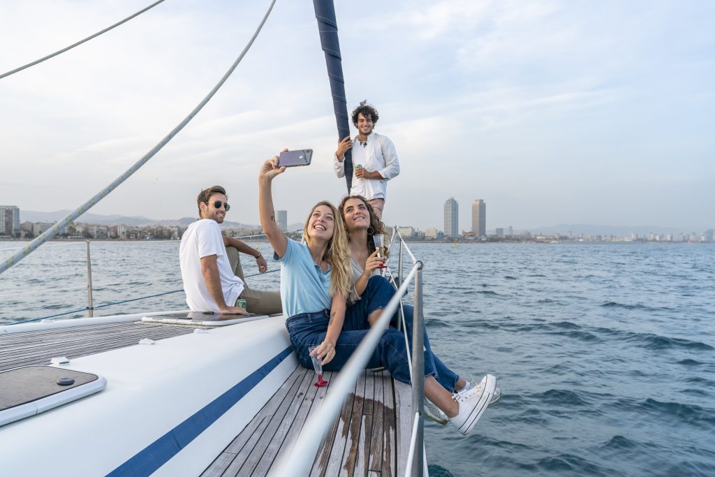 Sailing boat