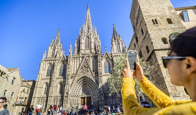 Barcelona Pickpocket Safety Tips - HL Assurance