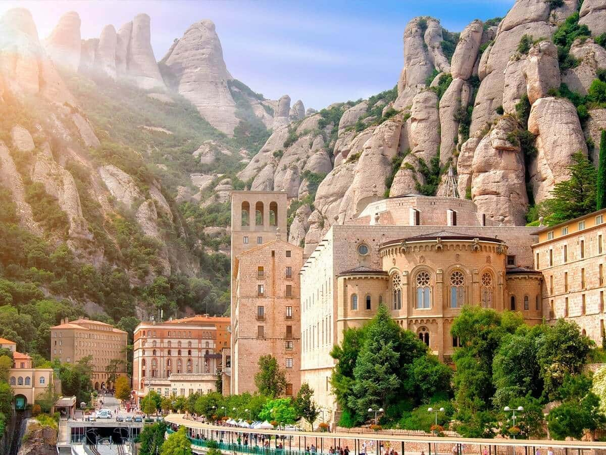 How to get to Montserrat from Barcelona by train World Experience